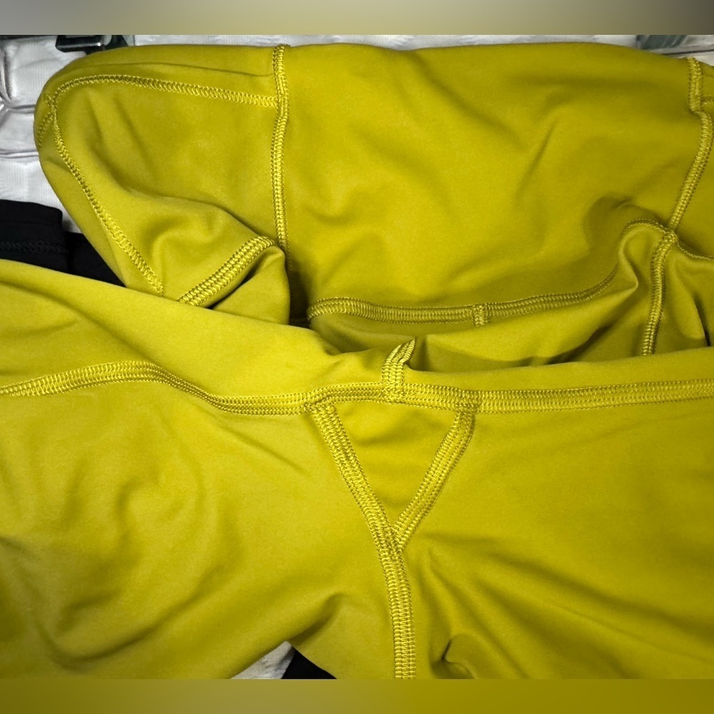 Lululemon Fast and Free Reflective High-Rise Crop 19" in Grape Leaf Size 2 - Picture 5 of 9
